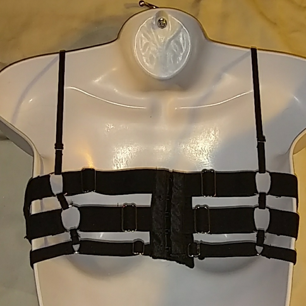 Black bra - Picture 2 of 3